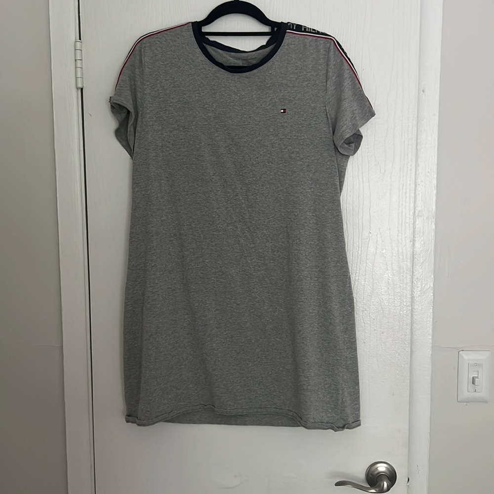 Tommy Hilfiger Stretch Jersey Shirt Dress Gray Red Black White Shoulder